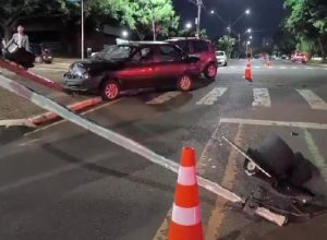 batida-derruba-semaforo-e-bloqueia-cruzamento-no-bairro-coqueiral,-em-cascavel