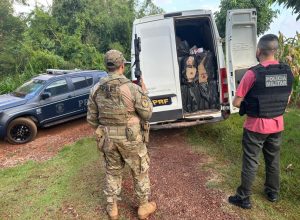 van-com-grande-carga-de-cigarros-contrabandeados-e-apreendida-em-toledo