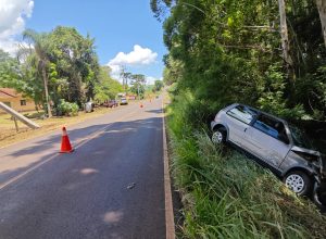 acidente-entre-dois-carros-deixa-idoso-ferido-na-pr-474,-em-campo-bonito