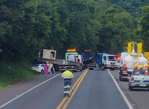 acidente-com-cinco-veiculos-deixa-feridos-na-br-277,-em-nova-laranjeiras