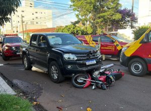 acidente-entre-caminhonete-e-moto-deixa-mulher-em-estado-grave-no-bairro-alto-alegre