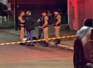 suspeito-de-matar-mulher-e-preso-horas-depois-com-arsenal-de-armas-em-cascavel