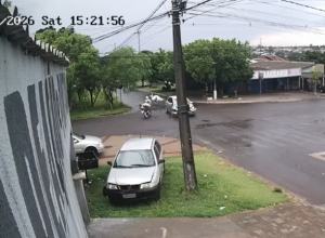 adolescente-fica-gravemente-ferida-apos-colisao-entre-carro-e-moto-em-cascavel