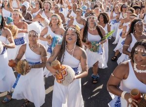 mulheres-na-percussao:-grupo-agbelas-toca-no-pre-carnaval-do-rio
