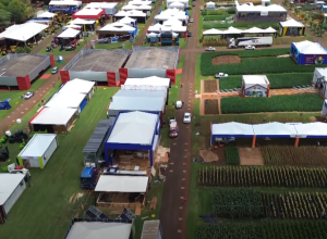 taroba-marca-presenca-no-show-rural-coopavel-2026-com-estudio-de-podcast