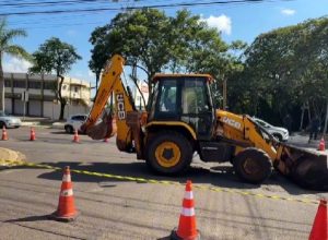 av.-das-cataratas-tem-trecho-interditado-para-operacao-tapa-buracos-em-foz-do-iguacu