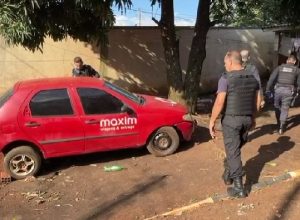 carro-furtado-e-localizado-no-bairro-santa-cruz-e-mulher-e-encaminhada-a-delegacia