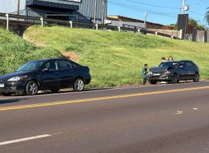 engavetamento-entre-tres-carros-e-registrado-na-br-277-em-cascavel