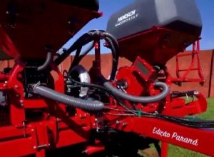 nova-plantadeira-com-tecnologia-de-precisao-e-apresentada-no-show-rural