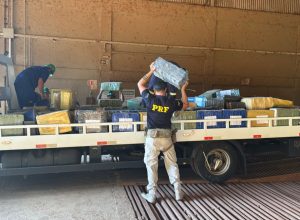prf-apreende-mais-de-3-toneladas-de-maconha-em-carga-de-soja-em-guaira