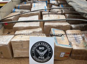 pf-apreende-3,3-toneladas-de-maconha-escondidas-em-carga-de-trigo-na-br-277