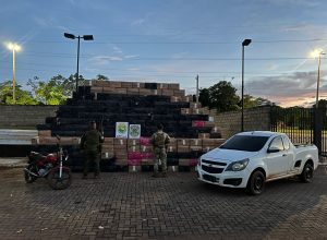 bpfron-e-pf-apreendem-13-mil-pacotes-de-cigarros-contrabandeados-em-ipora