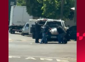 video-mostra-assalto-a-veiculo-em-plena-luz-do-dia-em-santa-tereza-do-oeste