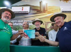 acic-e-primeira-a-assinar-parceria-com-brde-a-recursos-a-areas-produtivas