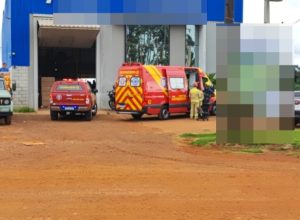 trabalhadores-ficam-feridos-apos-acidente-com-empilhadeira-em-cascavel