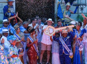 ao-rei-momo,-a-chave-da-cidade:-rio-ja-esta-sob-comando-da-corte-real