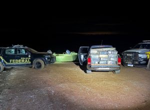 bpfron-e-pf-apreendem-embarcacoes,-veiculo-e-mais-de-1-tonelada-de-drogas-em-santa-helena