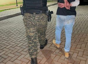 furto-de-bebidas-em-mercado-termina-com-tres-detidos-e-carro-apreendido-em-cascavel