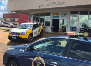 jovem-e-esfaqueado-no-pescoco-e-suspeito-tenta-invadir-upa-em-cascavel