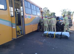 acidente-entre-caminhonete-e-onibus-deixa-seis-feridos-na-br-272-em-campo-mourao