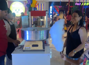 bailinho-de-carnaval-anima-familias-e-movimenta-shopping-em-cascavel