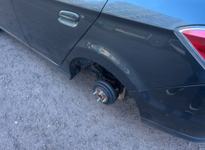 criminosos-furtam-rodas-de-carro-e-causam-prejuizo-em-cascavel