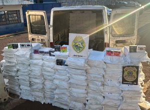 apreensao-milionaria:-mais-de-13,5-mil-cigarros-eletronicos-sao-encontrados-em-van-na-br-277