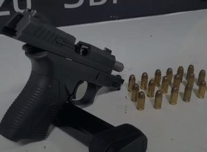 homem-e-preso-com-pistola-e-municoes-apos-tentar-fugir-da-policia-em-toledo