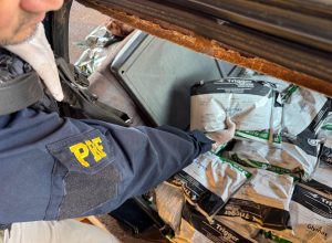 prf-apreende-mais-de-300-kg-de-agrotoxicos-contrabandeados-em-guaira