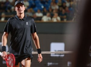 rio-open:-joao-fonseca-mira-final-nas-duplas-apos-queda-em-simples