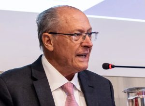 alckmin:-brasil-nao-perde-competitividade-com-tarifa-de-10%-dos-eua
