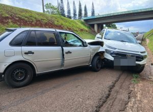 batida-entre-dois-carros-e-caminhao-deixa-mulher-ferida-na-br-277-em-cascavel