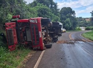 caminhao-tomba-na-pr-473-em-espigao-alto-do-iguacu