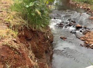 moradores-do-14-de-novembro-relatam-risco-por-falta-de-contencao-na-margem-do-rio