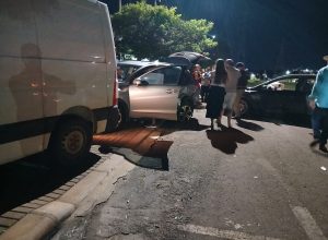 motorista-fica-ferido-apos-bater-contra-traseira-de-carro-estacionado-no-parque-verde