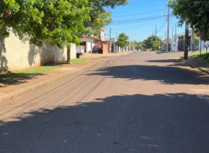 moradores-de-cascavel-reclamam-de-placa-de-transito-encoberta-por-arvore-e-pedem-melhorias