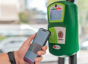 curitiba-retoma-pagamento-por-celular-e-relogios-inteligentes-em-onibus-e-estacoes-tubo