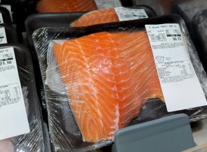 quaresma-impulsiona-venda-de-peixes-e-chocolates-nos-supermercados