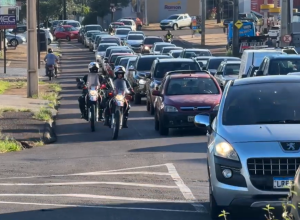 moradores-enfrentam-rotina-de-sufoco-no-viaduto-da-theobaldo-bresolin
