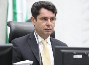 decisao-de-ratinho-junior-sobre-escolhido-sai-em-marco-e-curi-nao-descarta-deixar-psd