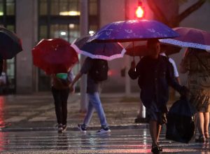 regioes-sudeste-e-nordeste-tem-alerta-vermelho-para-chuvas