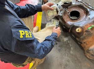 prf-apreende-haxixe-e-skunk-ocultos-em-tanque-de-combustivel-na-br-487