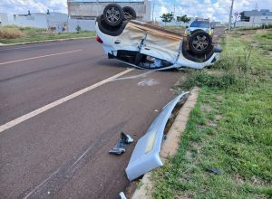 motorista-fica-ferida-apos-capotamento-no-bairro-tropical