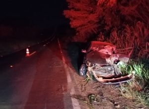 batida-envolvendo-tres-veiculos-deixa-dois-feridos-graves-na-pr-496,-em-terra-roxa