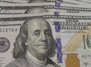 dolar-sobe-para-r$-5,16-apos-escalada-de-conflito-no-oriente-medio