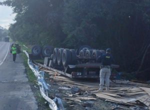 motorista-morre-apos-capotamento-na-br-376,-em-tibagi