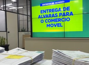 vendedores-ambulantes-recebem-alvaras-em-cascavel