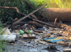 mais-de-60-toneladas-de-lixo-ja-foram-retiradas-do-rio-quati,-em-cascavel