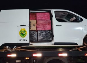 veiculo-com-pneus-e-cigarros-contrabandeados-e-apreendido-apos-abordagem-policial