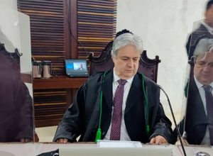 justica-do-parana-autoriza-liberacao-de-r$-8,5-milhoes-a-mauricio-requiao-por-salarios-atrasados